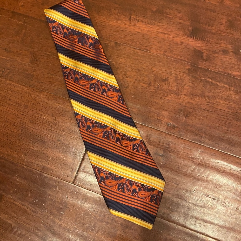 Silk tie